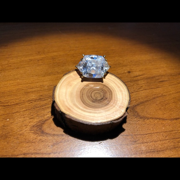 Whitney Houston engagement ring replica - Picture 3 of 3